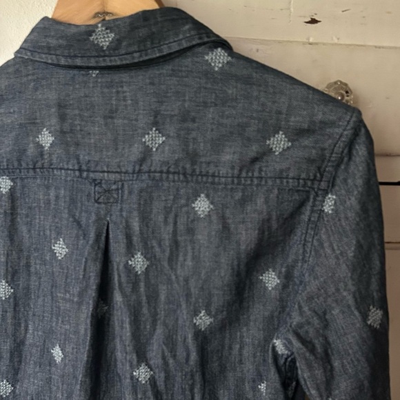 🔥American Eagle Outfitters | Women’s blue chambray embroidered button down shirt - Picture 7 of 13